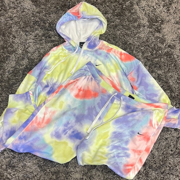 Nike Tops - Nike Athletics sweatsuit
